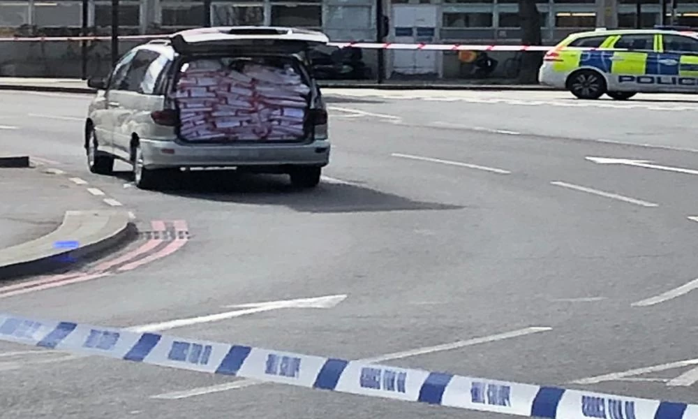 Συναγερμός στο Λονδίνο: Μεγάλη χείρηση για ύποπτο αυτοκίνητο